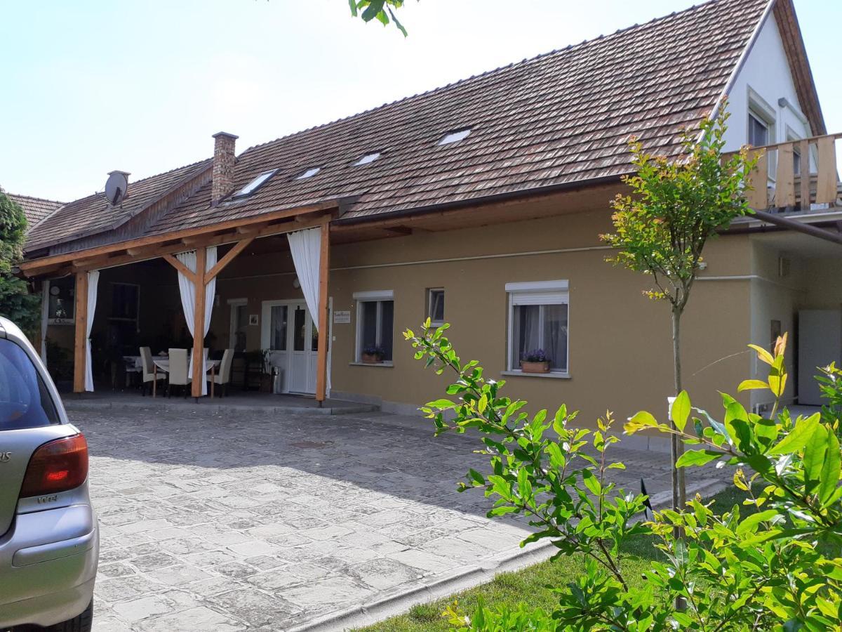 Bonifert Vendeghaz Hotel Dunabogdany ภายนอก รูปภาพ